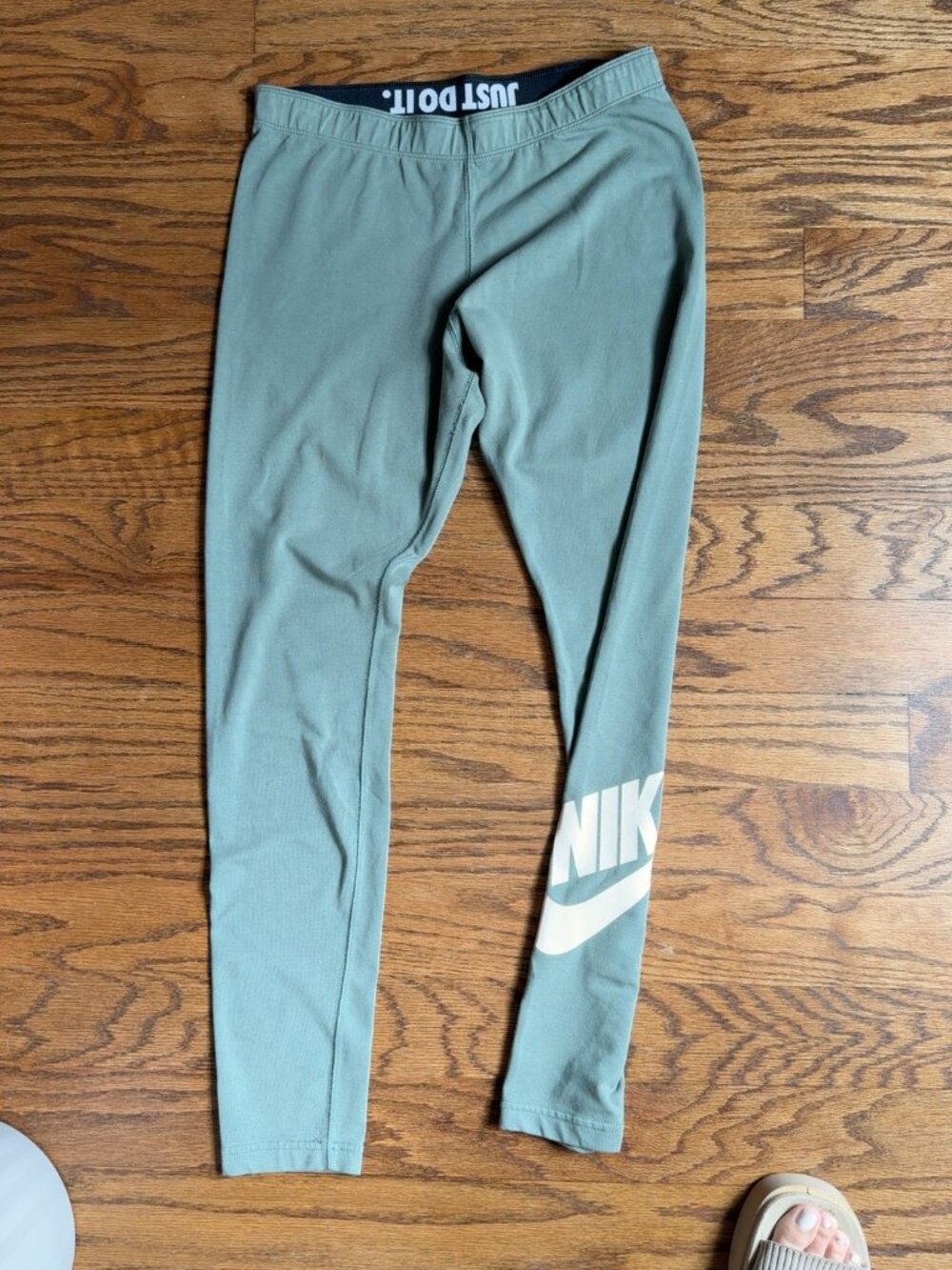 Nike Leg-A-See Logo Leggings Women’s M Sage Green Big Swoosh - Picture 6 of 6